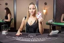 Antarmuka Lightning Roulette dengan roda dan area taruhan